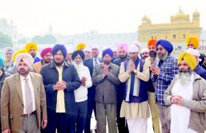 CM Rawat pays obeisance at Golden Temple