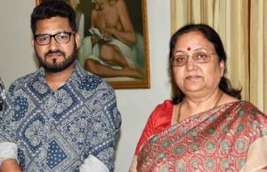 Filmmaker Ashwini Dangwal briefs Gov on upcoming movie
