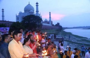 Gov Maurya inaugurates free drinking water system at Taj Mahal