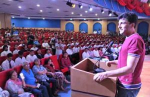 Renowned chef Vikas Khanna interacts with Graphic Era students