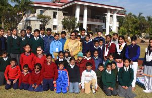 Gov Maurya felicitates winners of Painting Competition