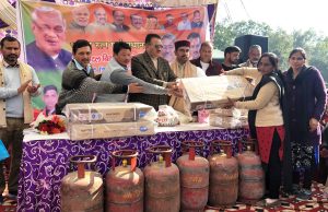Joshi presents gas connections to Anganwadi workers