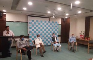 Mayor Sunil Uniyal ‘Gama’ felicitates Healthcare Workers