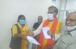 Anita Saxena donates Rs 5100 to CM’s Relief Fund