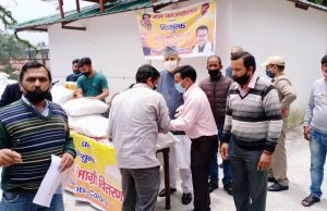 Ration provided to street vendors, hotel workers in Mussoorie
