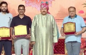 Culture Minister felicitates makers of Garhwali Film ‘Dvi Hola Jab Saath’