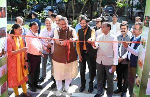 Agriculture Minister Joshi inaugurates ‘Apple Festival 2.0’