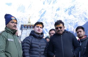 Chief Secretary offers prayers at Kedarnath shrine, reviews arrangements