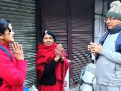 Dhami interacts with locals in Nainital, reviews beautification work at Naina Devi temple