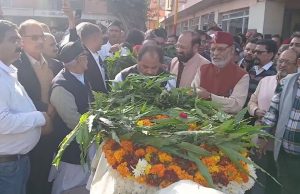 Mortal remains of Diwakar Bhatt consigned to flames with state honours