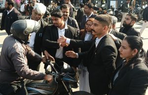 Doon Lawyers escalate agitation, gherao Clock Tower demanding land allotment