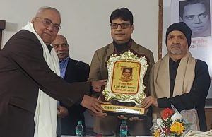 Sameer Anjaan receives 12th Shailendra Award at IIT Roorkee