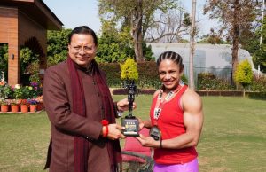 Dhami felicitates international bodybuilder Pratibha Thapliyal