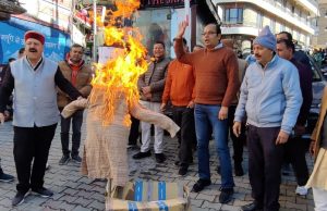 BJP workers burn Rahul Gandhi’s effigy in Mussoorie