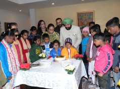 Gov celebrates b’day with school children
