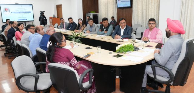 Gov holds meeting with Heads of Media & Mass Comm Depts