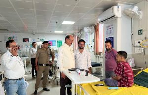 Subodh Uniyal conducts surprise inspection of Coronation Hospital