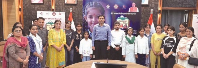 APS DM hands over cheques to needy girls for education in Doon