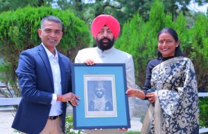 Gov praises Lansdowne cafe couple’s community venture