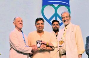 Acharya Balkrishna receives “I Am Peacekeeper – Champion Health Award