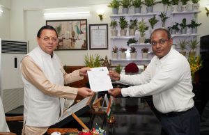 CEO Purushottam gives enumeration form to CM Dhami on 1st day of SIR revision campaign