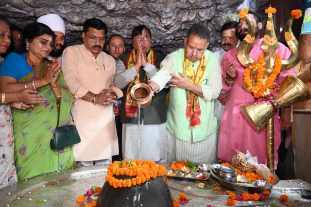 Pujas at temples to mark 12 years of Modi as PM 1