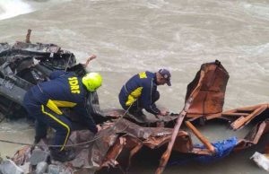 Truck plunges into Alaknanda near Helang, driver killed