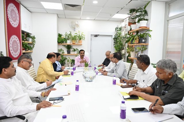 APS ACEO Jogdande's interaction with politial leaders
