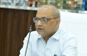 Garhwal Commissioner directs speedy relief and road clearance