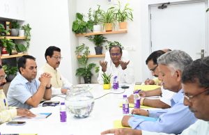 Purushottam seeks feedback on SIR from political parties