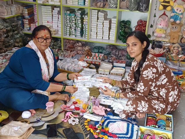 APS Saas Bahu and their Rakhi business