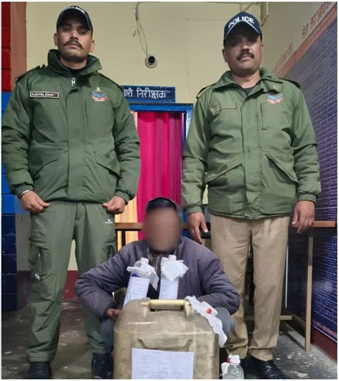 APS illicit liquor arrest in Badrinath copy (1)