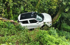 Car plunges down hillside in Mussoorie; 2 youths have narrow escape