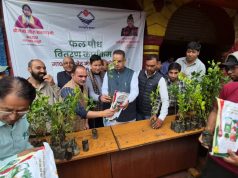 Minister Joshi distributes 1,500 fruit-bearing saplings to Mussoorie residents