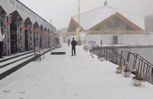 Hemkund Sahib draped in season’s first snowfall, Kedarnath Yatra affected by rain