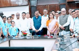 CS urges toppers from Devprayag to embrace technology