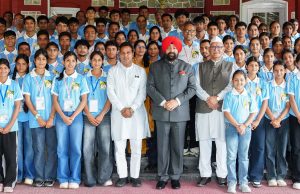 Gov meets students from Devprayag, wishes them well for Bharat Darshan Tour