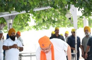 CM Dhami participates in cleanliness drive at Nanakmatta