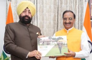 Gov meets dignitaries, officials & people at Lok Bhavan